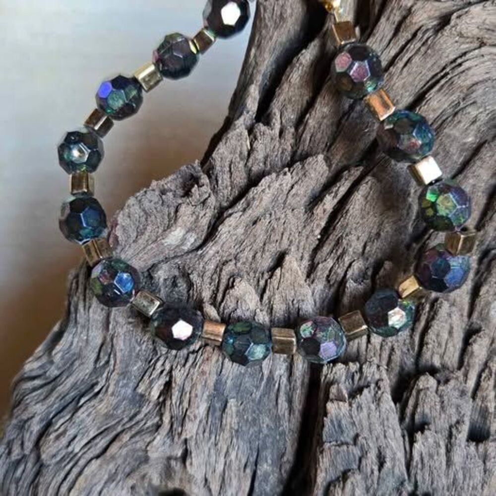 Pre-Owned Iridescent Faceted Bead Bracelet with Gold-Tone Cube Spacers